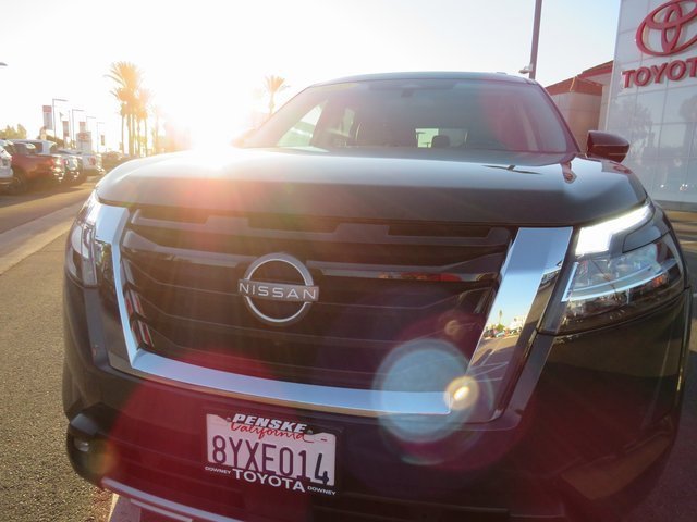 Used 2022 Nissan Pathfinder Platinum w/ Cargo Package image 5