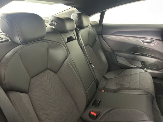 Used 2022 Audi e-tron GT Premium Plus image 18