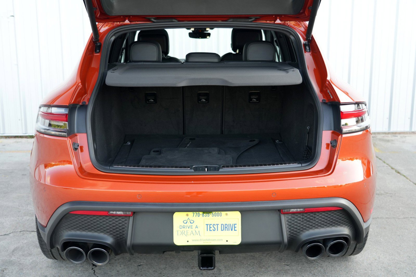 Used 2023 Porsche Macan image 10