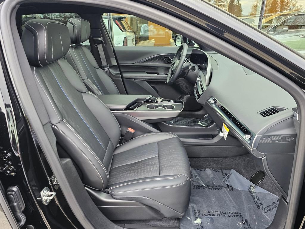 Used 2025 Cadillac Lyriq Sport image 11