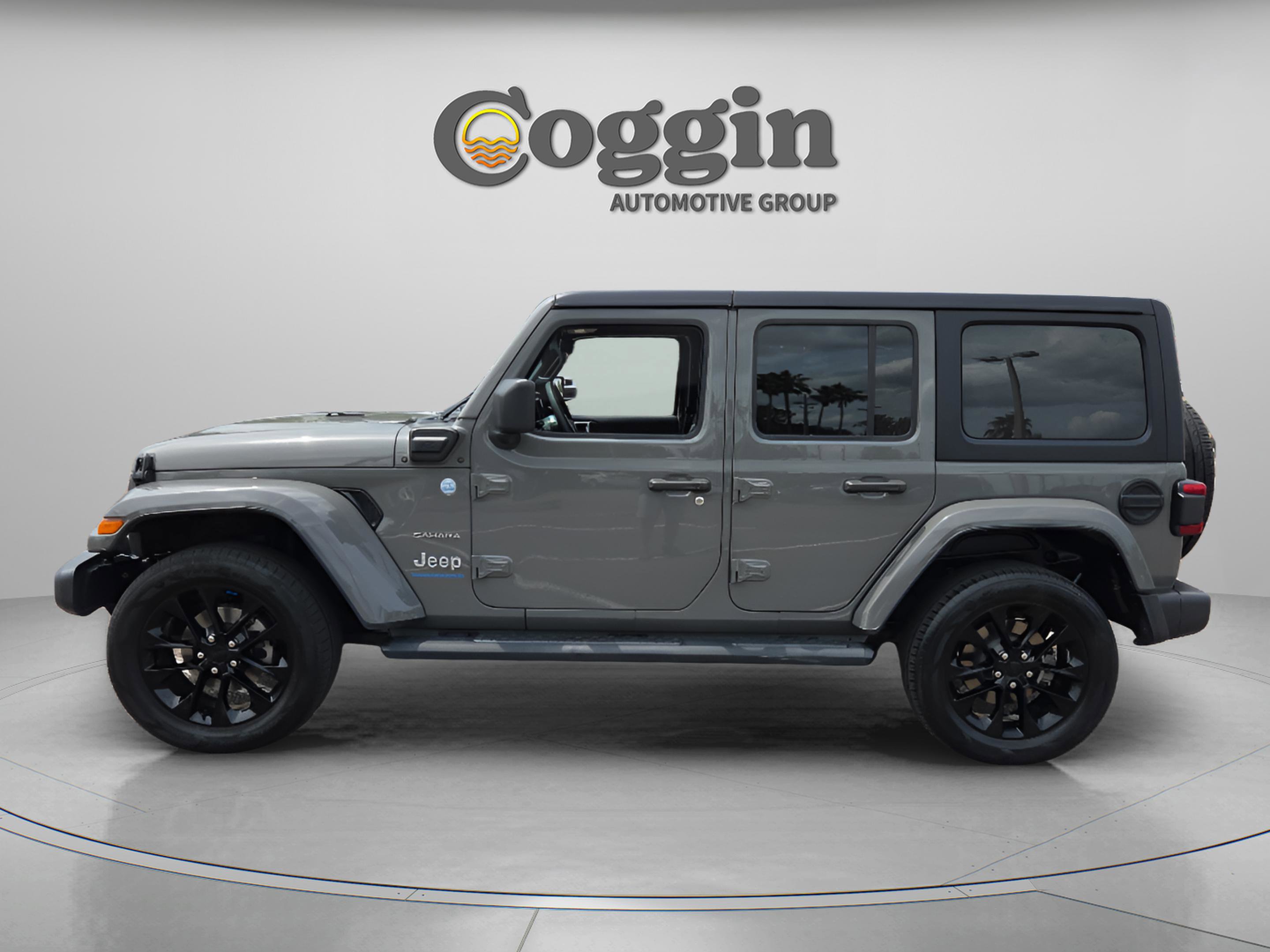 Used 2023 Jeep Wrangler Unlimited Sahara AWD/4WD image 2