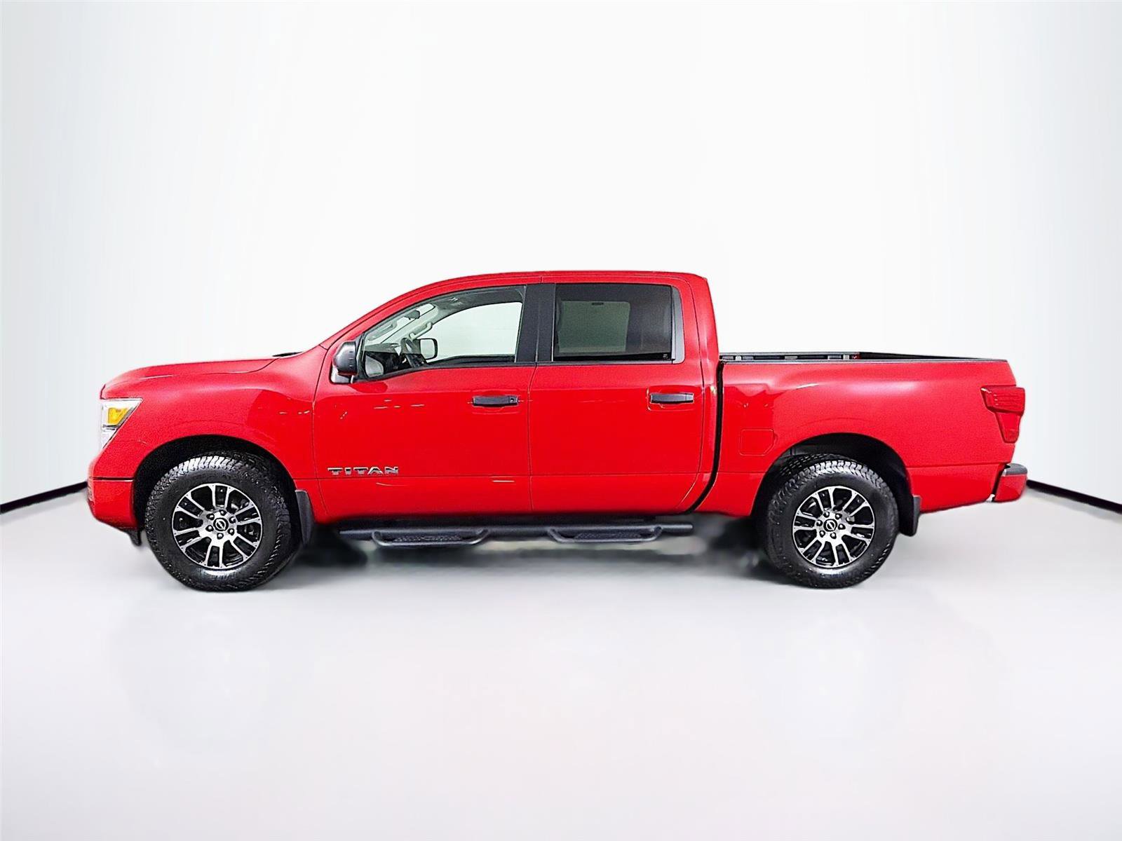 Used 2024 Nissan Titan SV AWD/4WD image 4