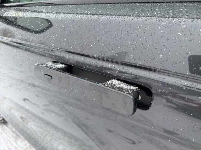 Used 2020 Land Rover Range Rover Velar R-Dynamic S image 19