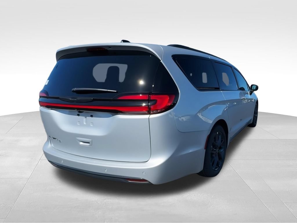 New 2026 Chrysler Pacifica Select w/ S Appearance Package FWD image 7
