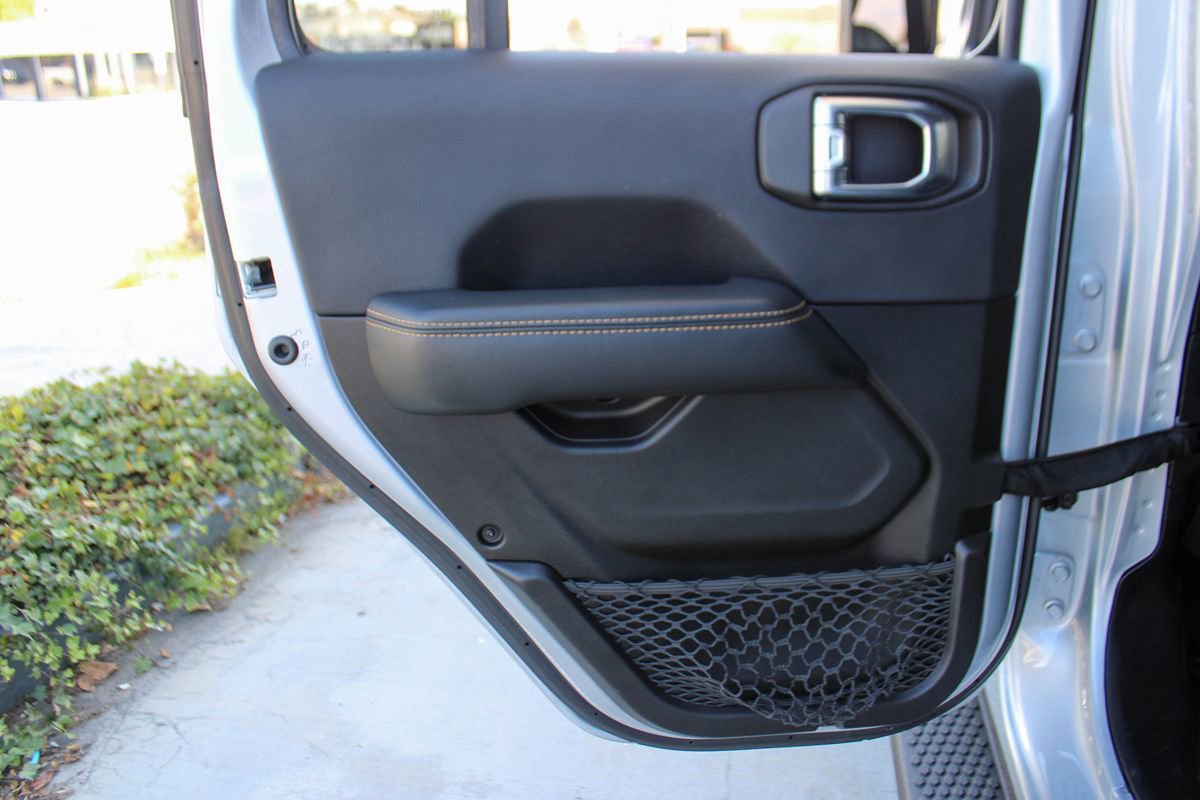 Used 2024 Jeep Wrangler Unlimited Sahara w/ Technology Group AWD/4WD image 37