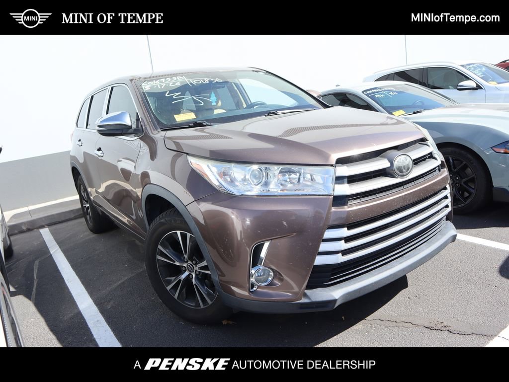 Used 2018 Toyota Highlander Plus FWD video 1