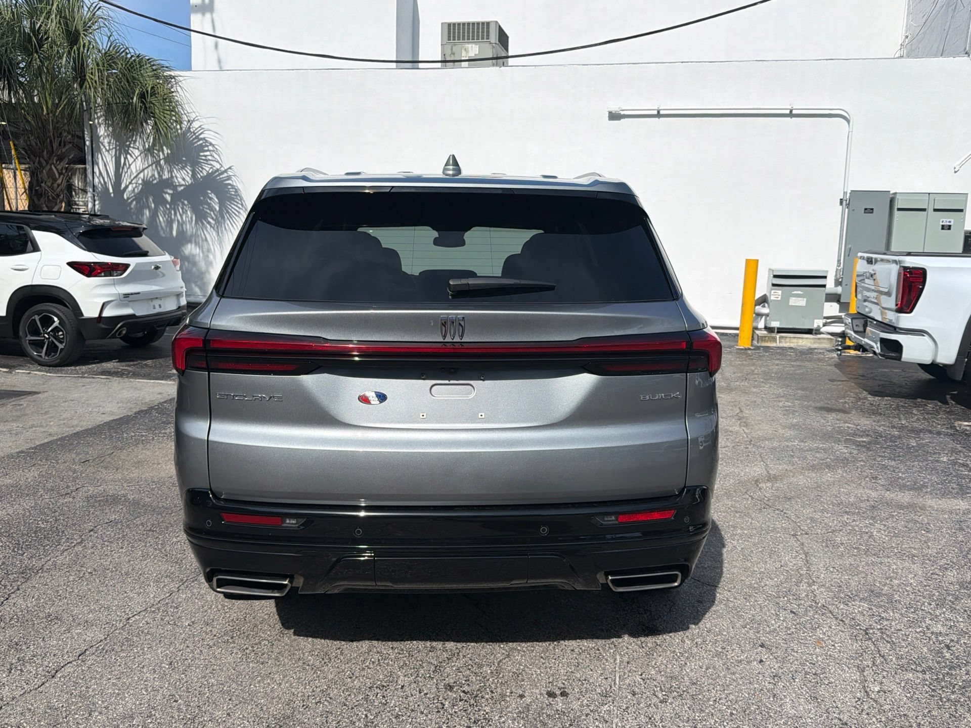 Used 2025 Buick Enclave Sport Touring w/ Power Package FWD image 4