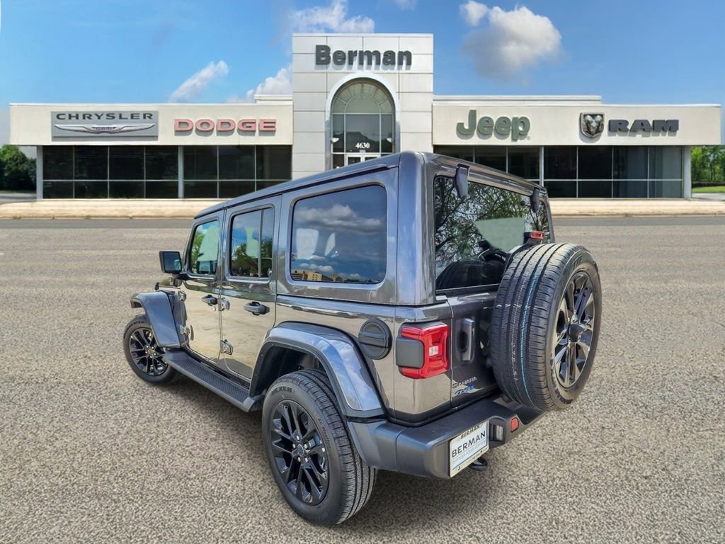 Used 2025 Jeep Wrangler Unlimited Sahara AWD/4WD image 7