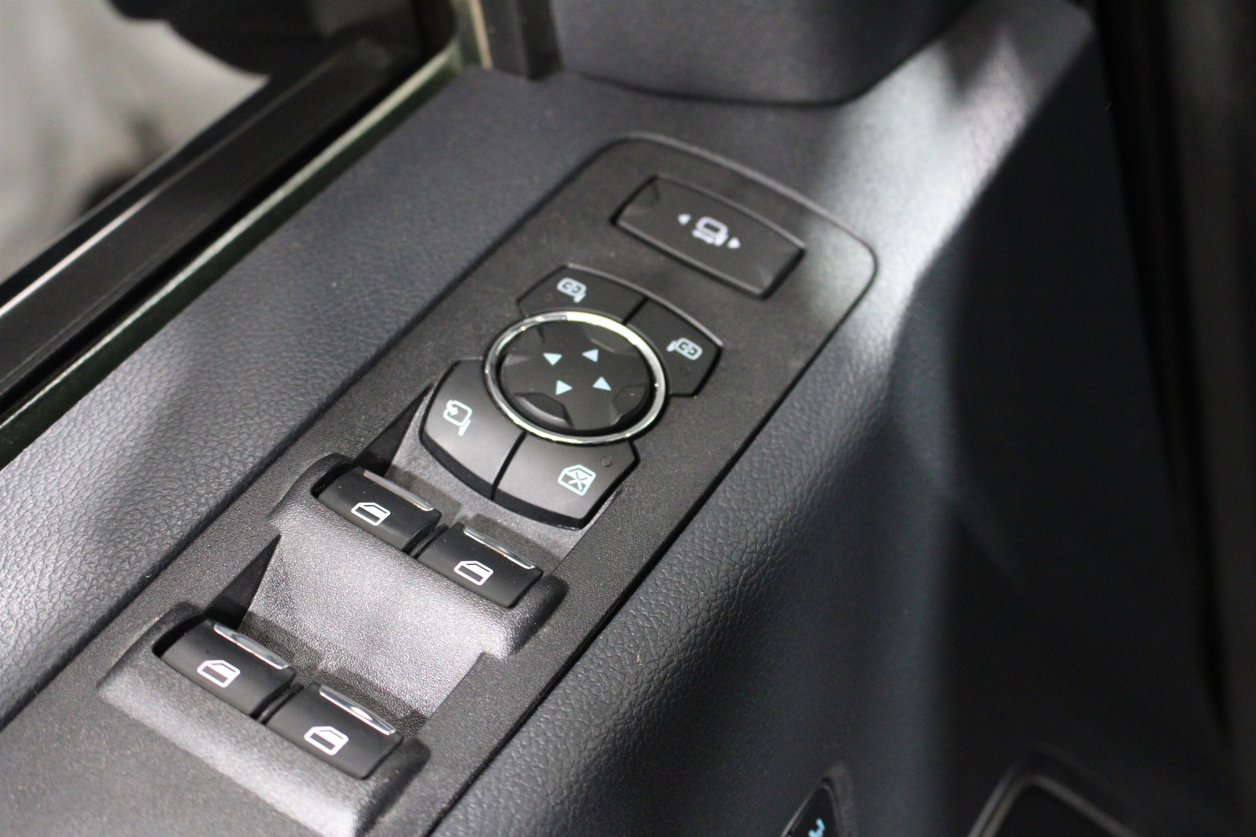 Used 2022 Ford F350 Platinum AWD/4WD image 7