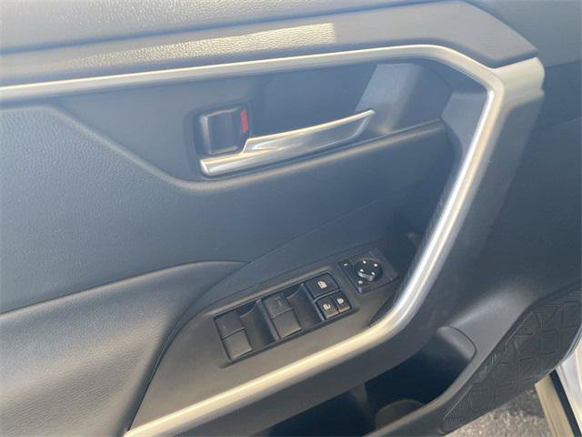 Certified 2021 Toyota RAV4 XLE w/ Convenience Package FWD image 17