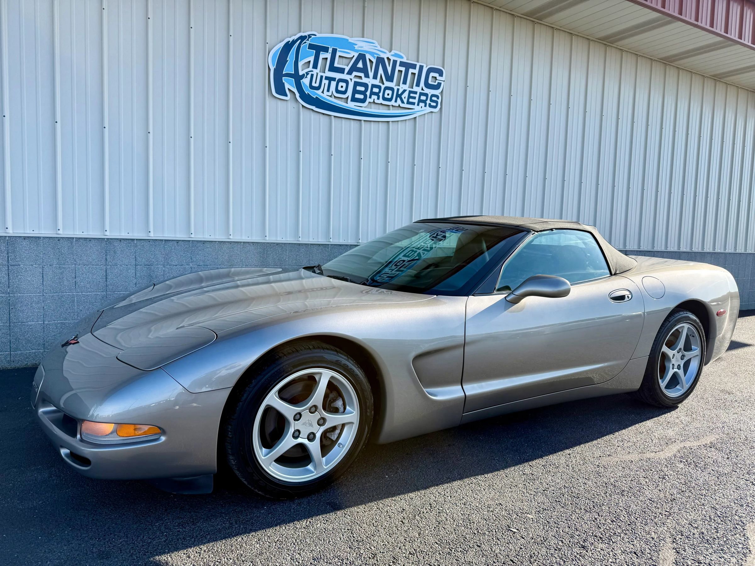 Used 2001 Chevrolet Corvette Convertible w/ Preferred Equipment Group2 RWD image 1