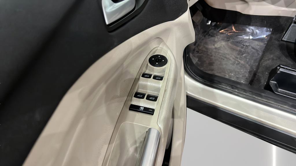 Used 2018 Ford Escape SE image 19