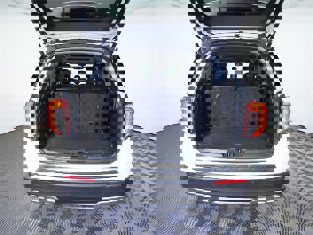 Certified 2023 Ford Explorer XLT image 9