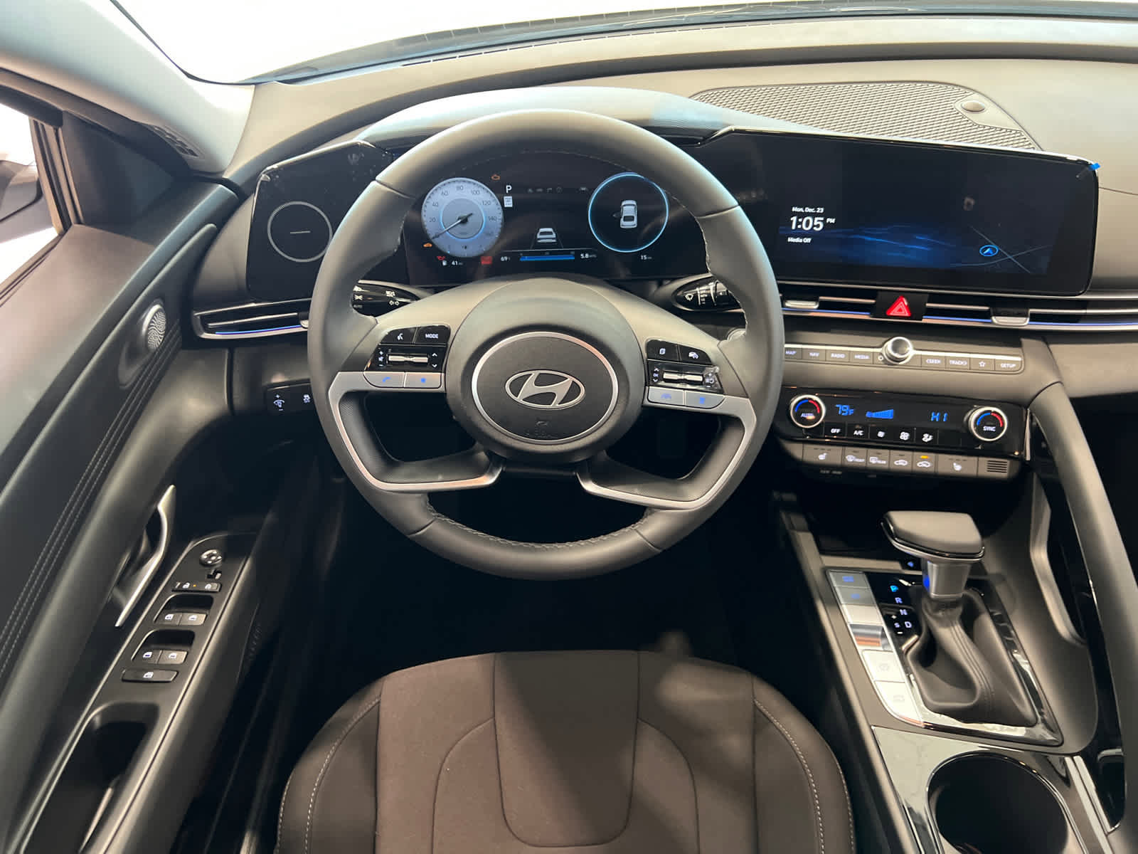 New 2025 Hyundai Elantra SEL image 12