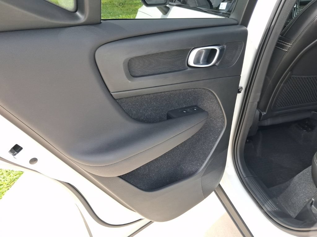 Used 2021 Volvo XC40 T4 R-Design w/ Protection Package Premier FWD image 10