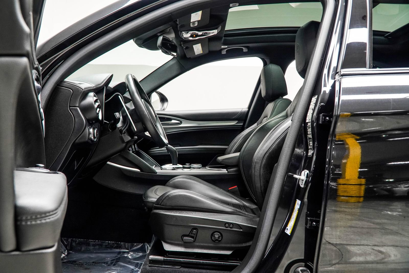 Used 2023 Alfa Romeo Stelvio Veloce image 40