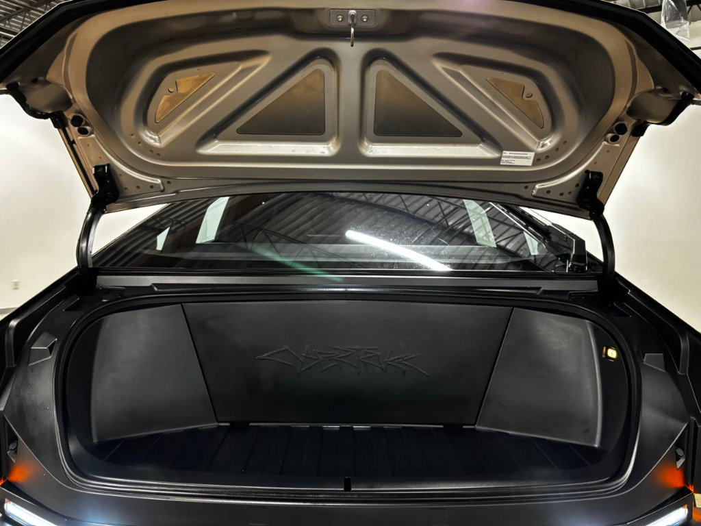 Used 2024 Tesla Cybertruck AWD Crew Cab image 4