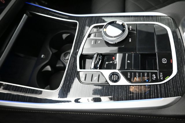 Used 2025 BMW X5 M60i AWD/4WD image 13