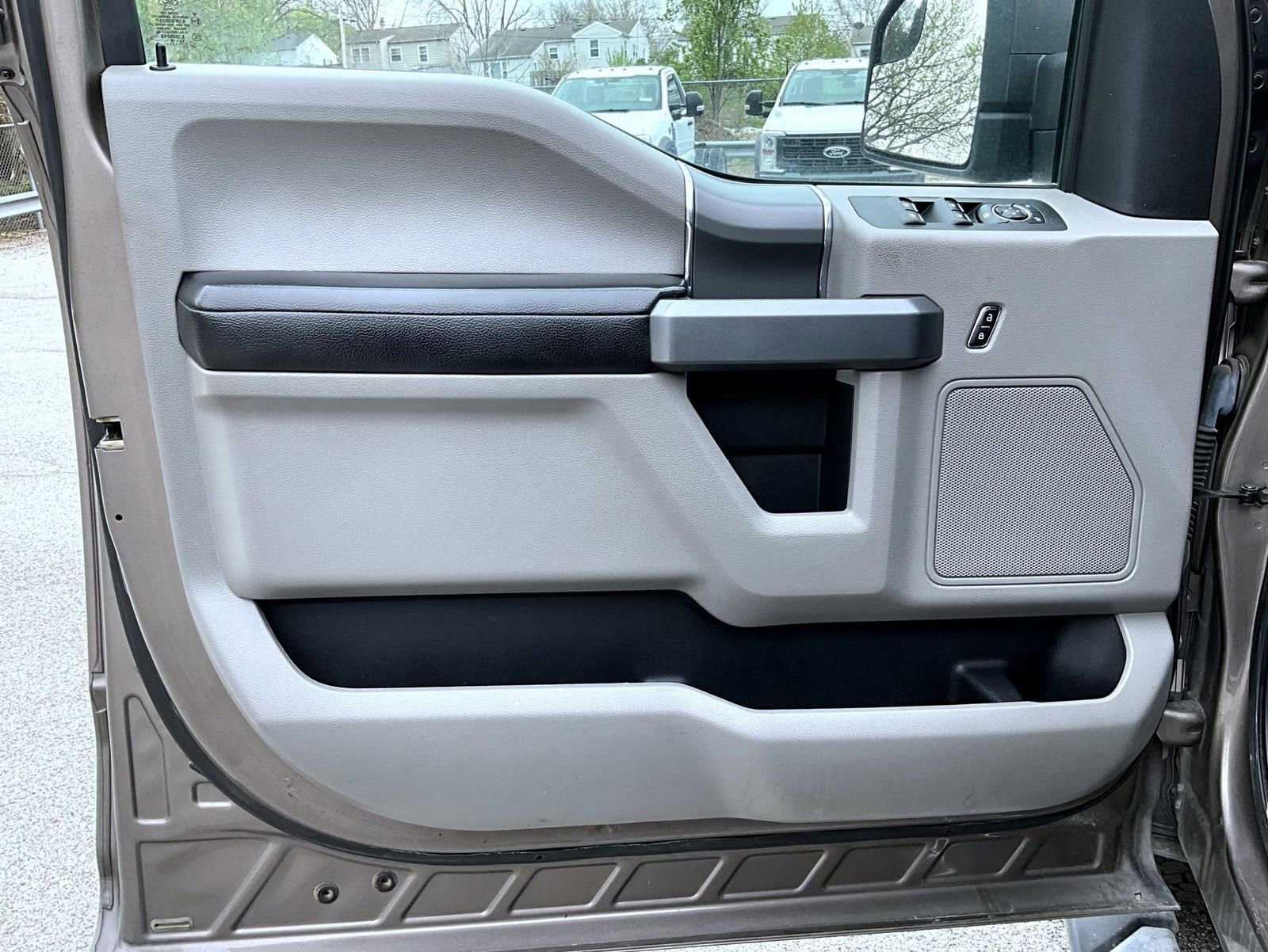 Used 2018 Ford F150 XLT w/ Equipment Group 302A Luxury AWD/4WD image 11