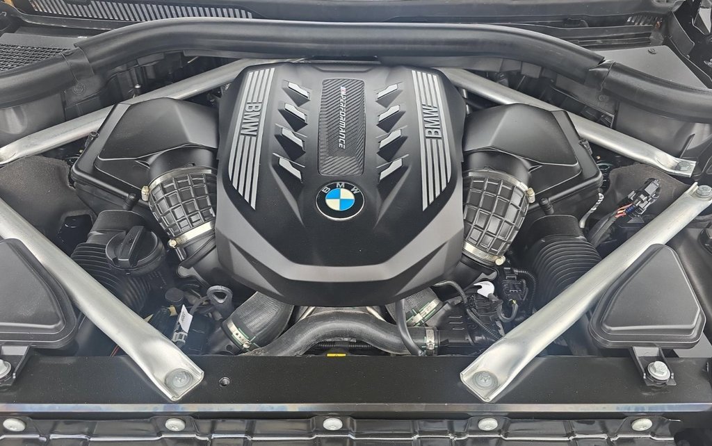 Used 2022 BMW X7 M50i w/ Dynamic Handling Package image 41