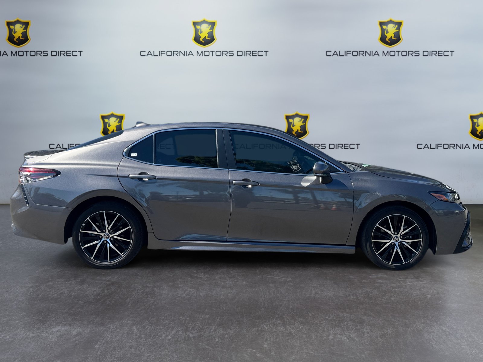 Used 2024 Toyota Camry SE FWD image 6