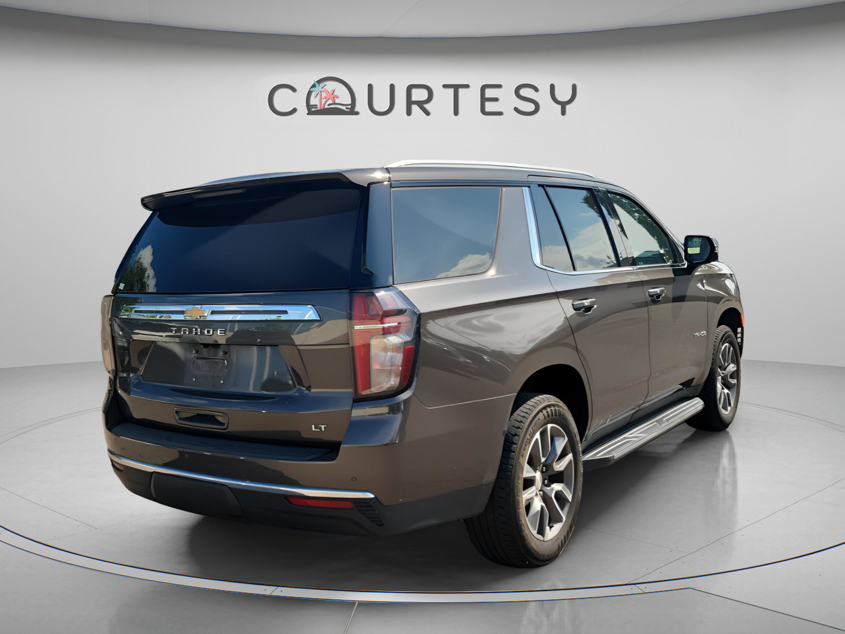 Used 2021 Chevrolet Tahoe LT w/ LT Signature Package RWD image 3
