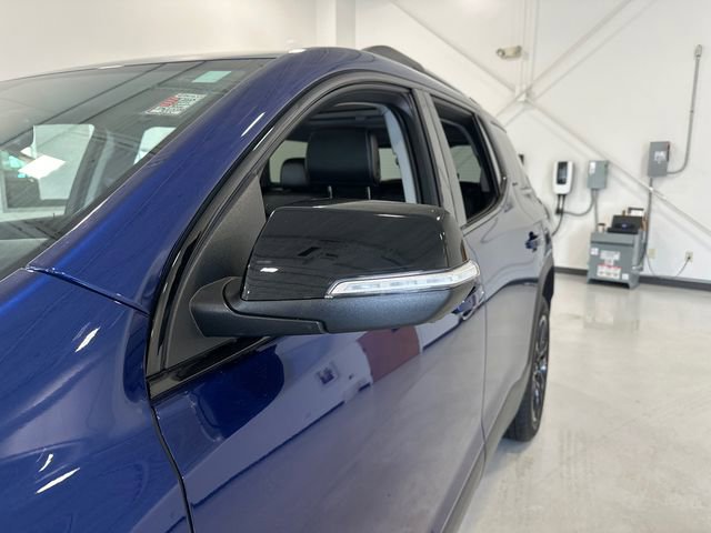 Used 2023 GMC Acadia SLT w/ Elevation Edition image 17