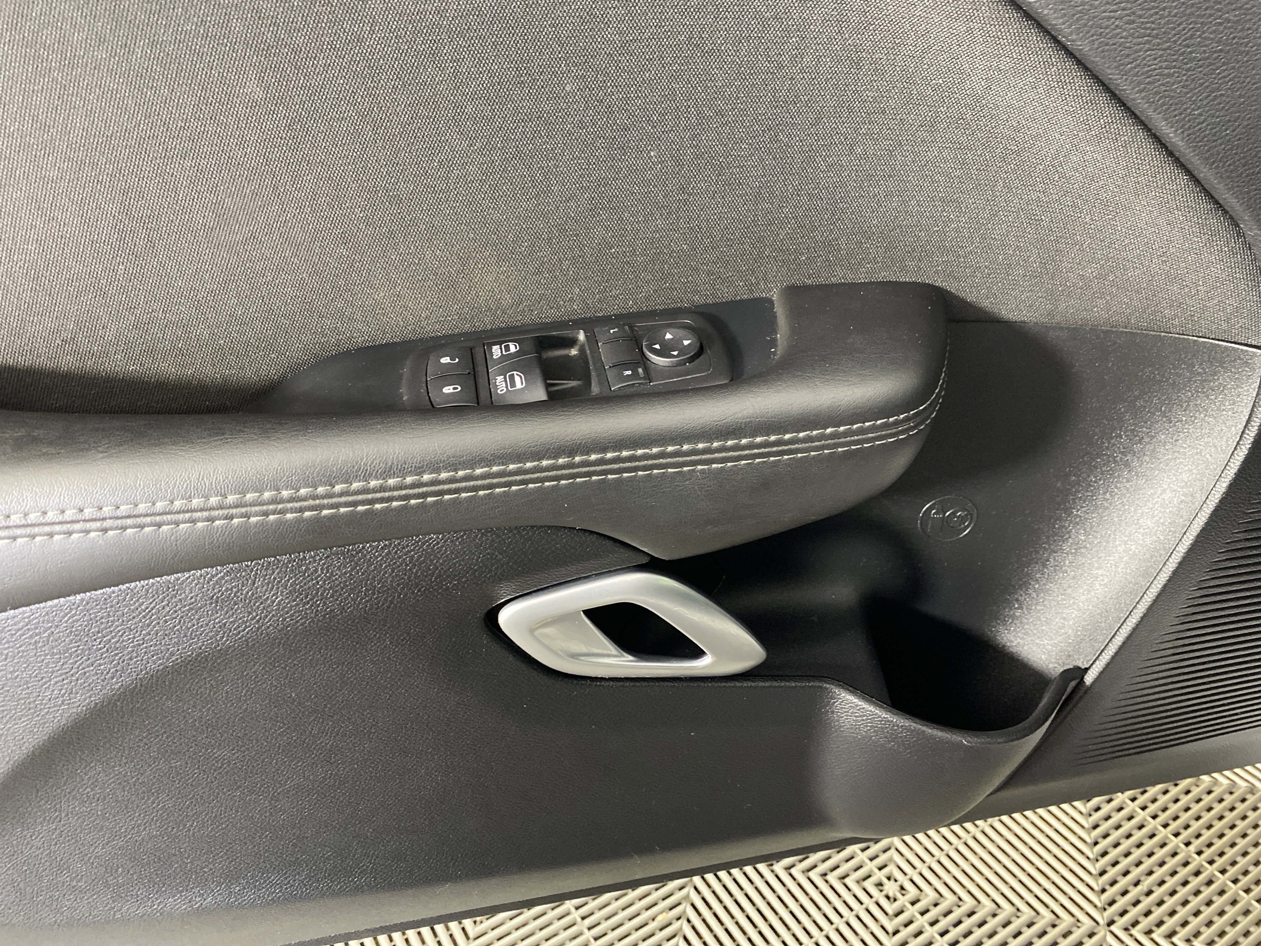 Used 2017 Dodge Challenger R/T image 13