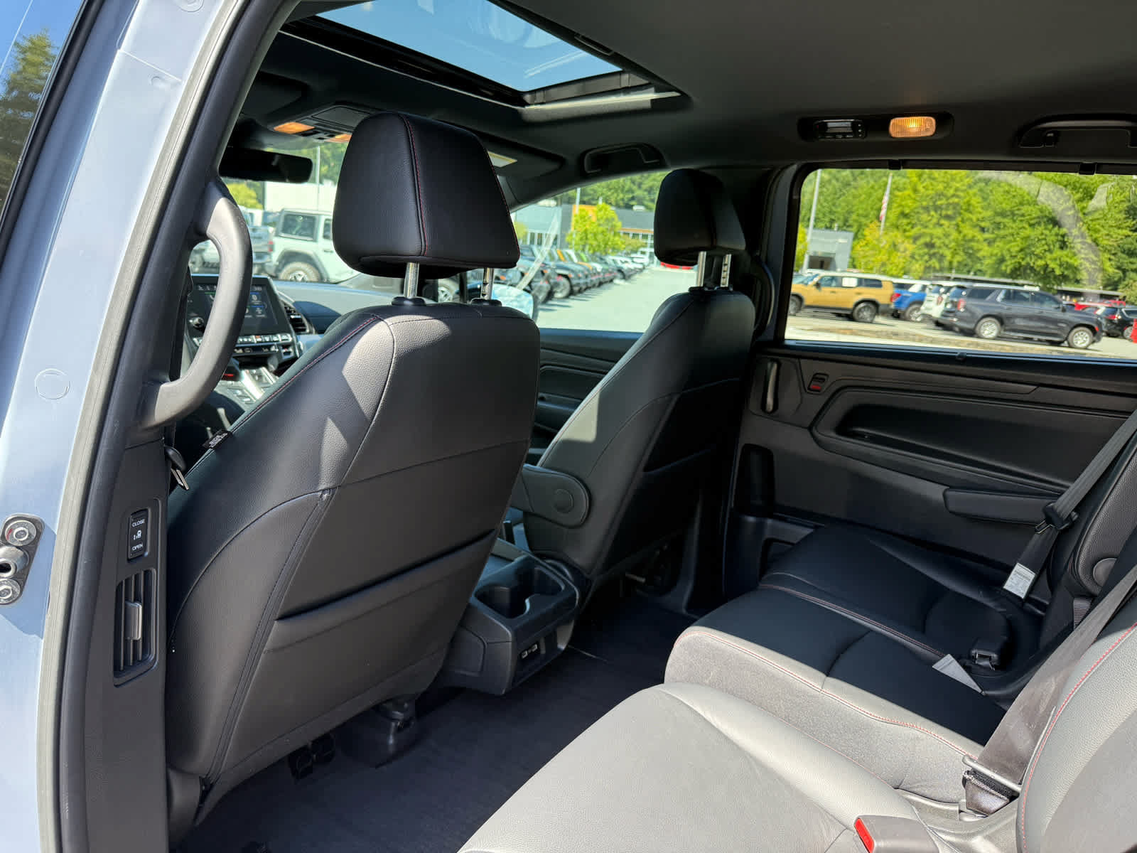 Used 2024 Honda Odyssey Sport image 24