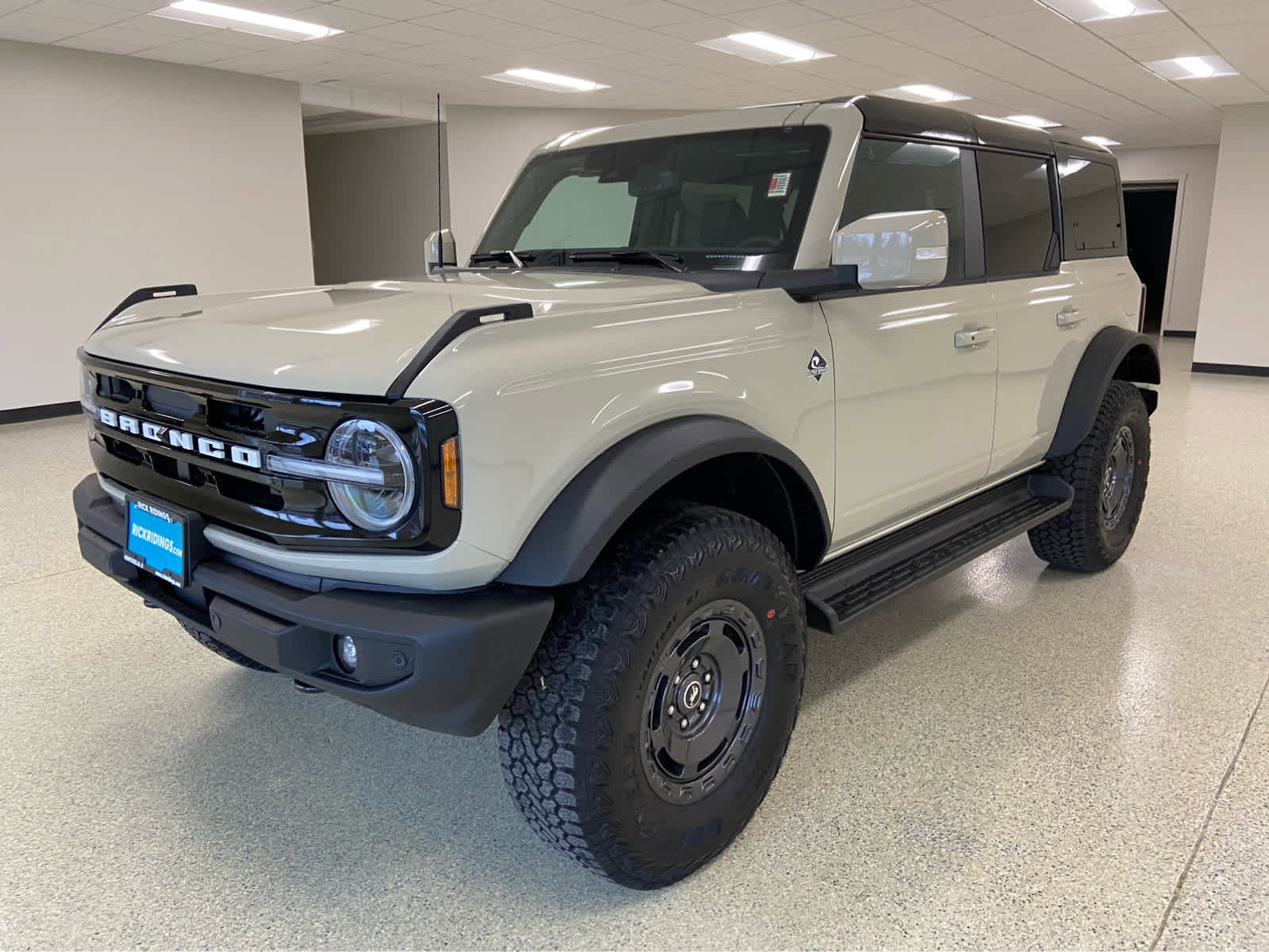 New 2025 Ford Bronco Outer Banks w/ Sasquatch Package video 1