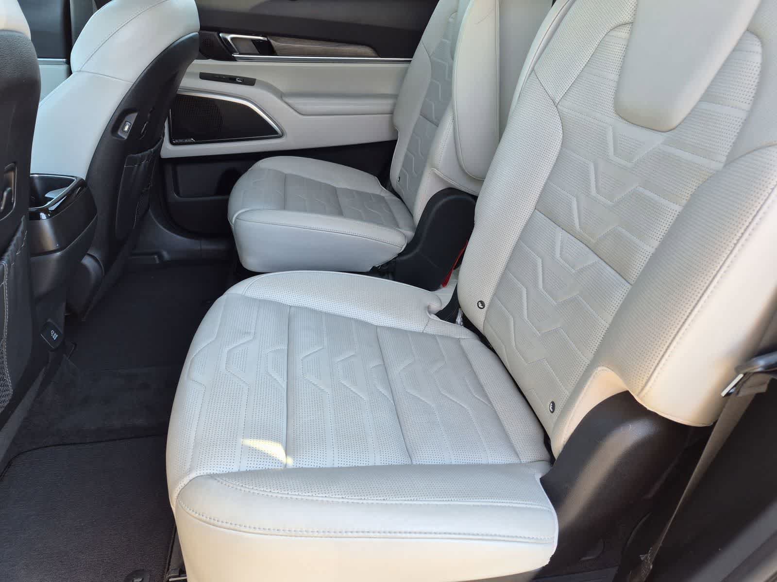 Used 2021 Kia Telluride SX w/ SX Prestige Package AWD/4WD image 21