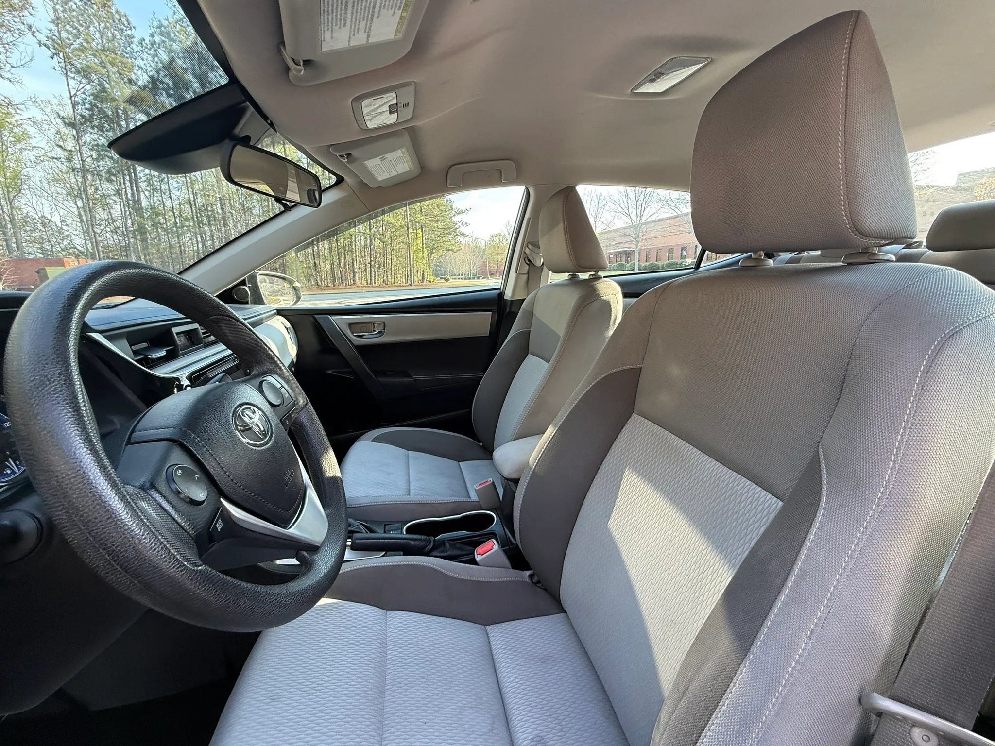 Used 2018 Toyota Corolla LE FWD image 12