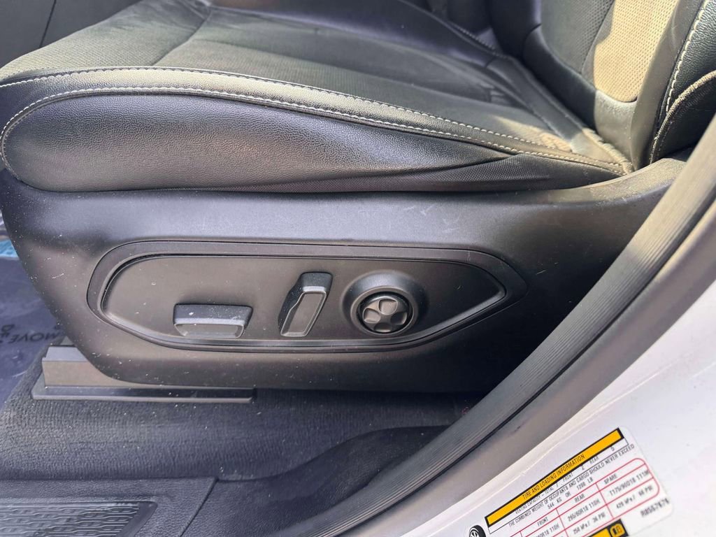 Used 2024 Jeep Grand Cherokee L Laredo image 14