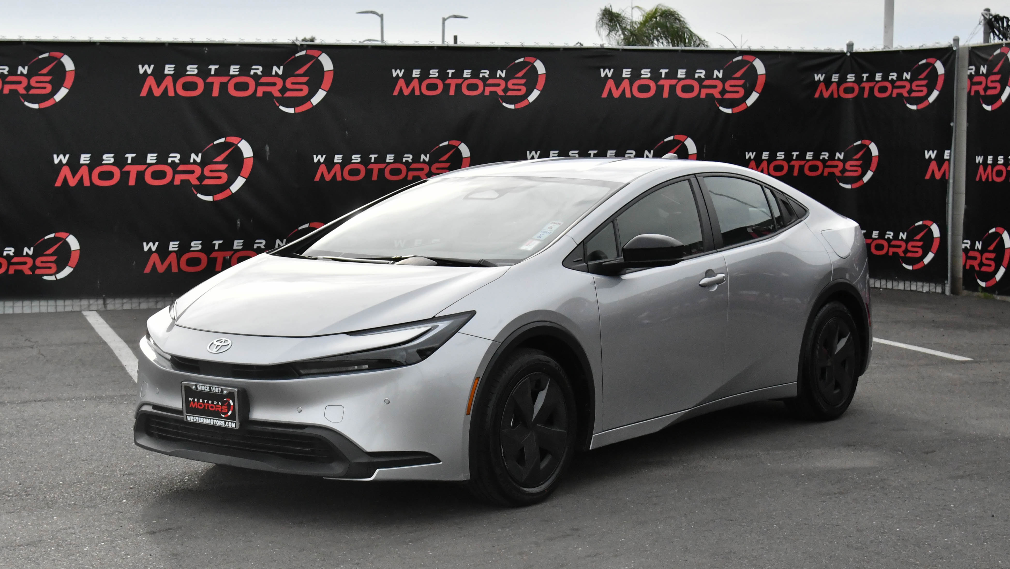 Used 2024 Toyota Prius LE image 3