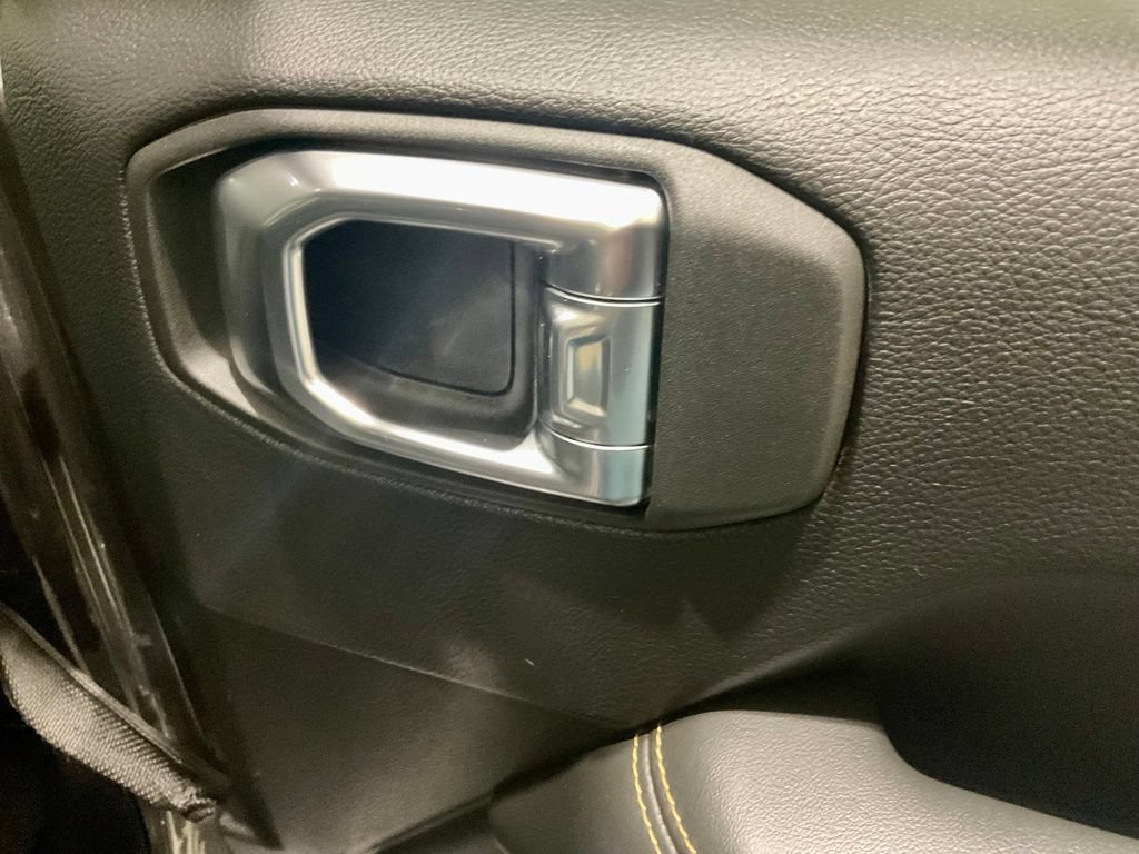 Used 2025 Jeep Wrangler Unlimited Sahara w/ Safety Group AWD/4WD image 14