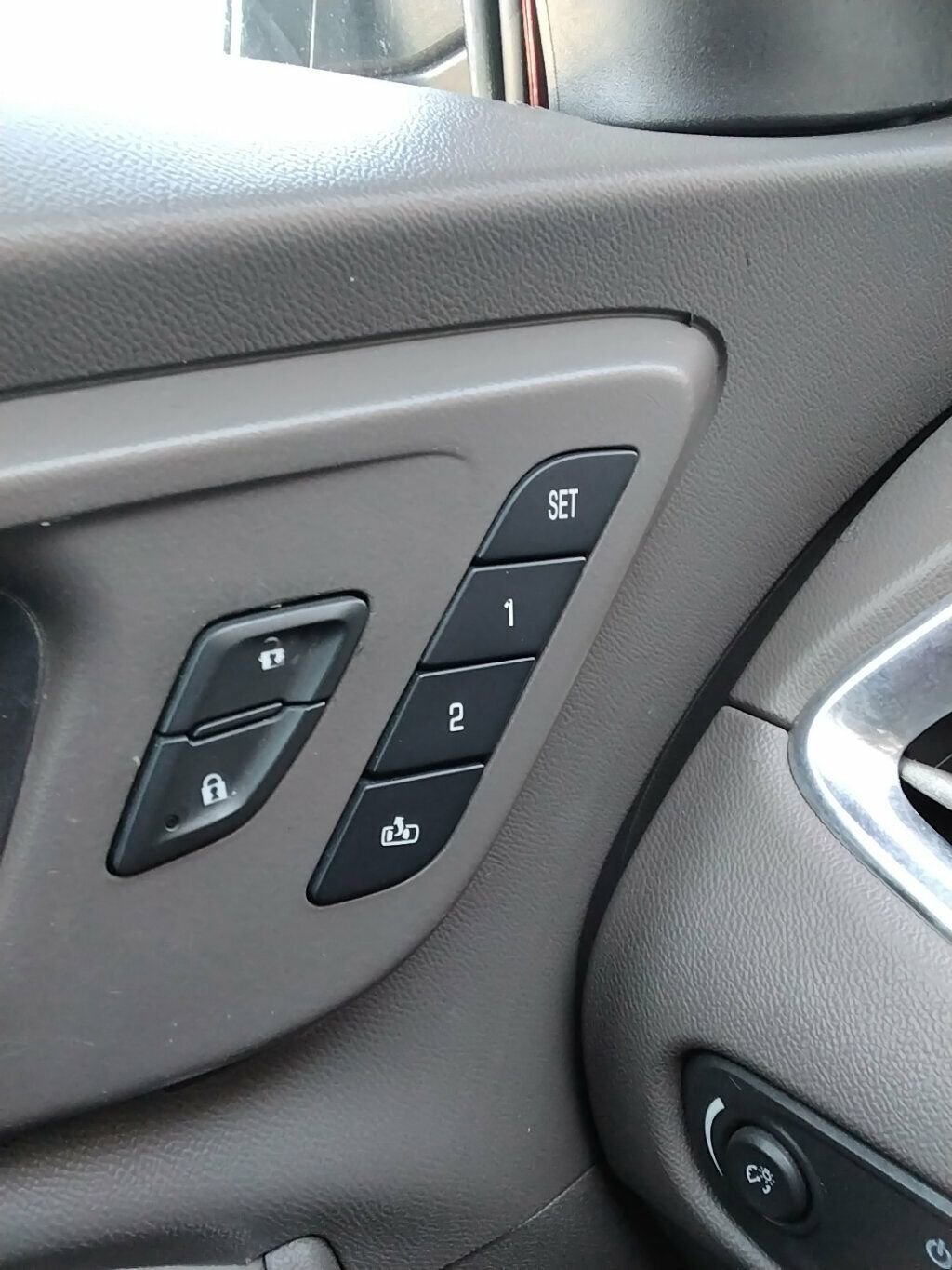 Used 2017 Chevrolet Malibu Premier w/ Driver Confidence Package image 21