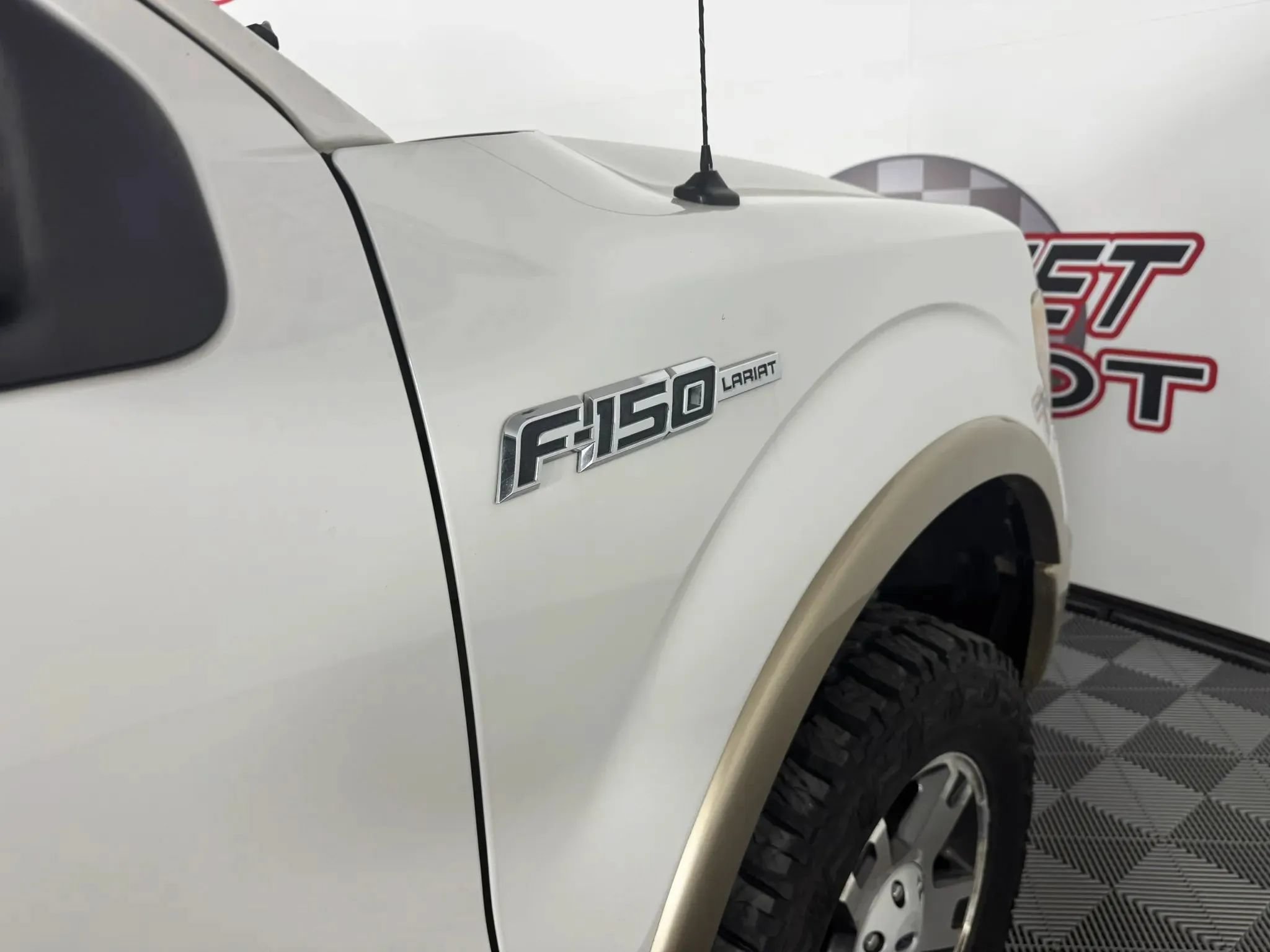 Used 2012 Ford F150 Lariat w/ Lariat Chrome Pkg AWD/4WD image 28