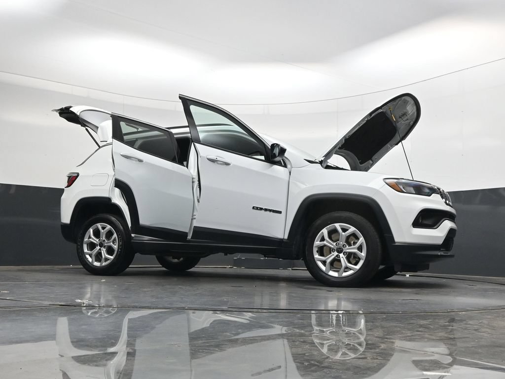 Used 2025 Jeep Compass Latitude AWD/4WD image 45