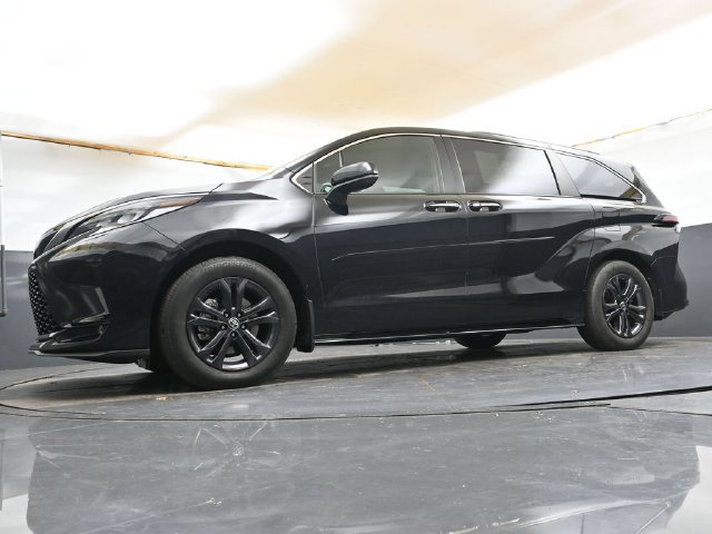 Used 2024 Toyota Sienna XSE w/ XSE Plus Package AWD/4WD image 30