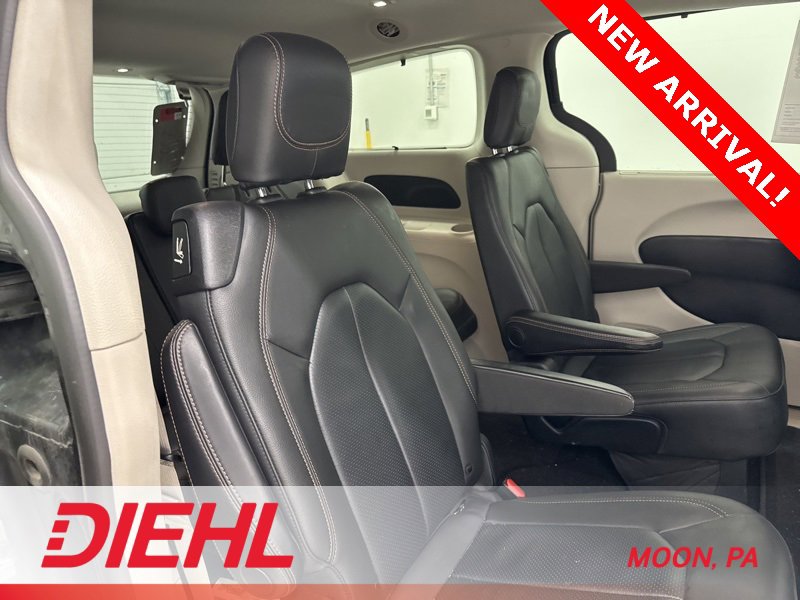Used 2019 Chrysler Pacifica Touring-L w/ Advanced Safetytec Group image 13