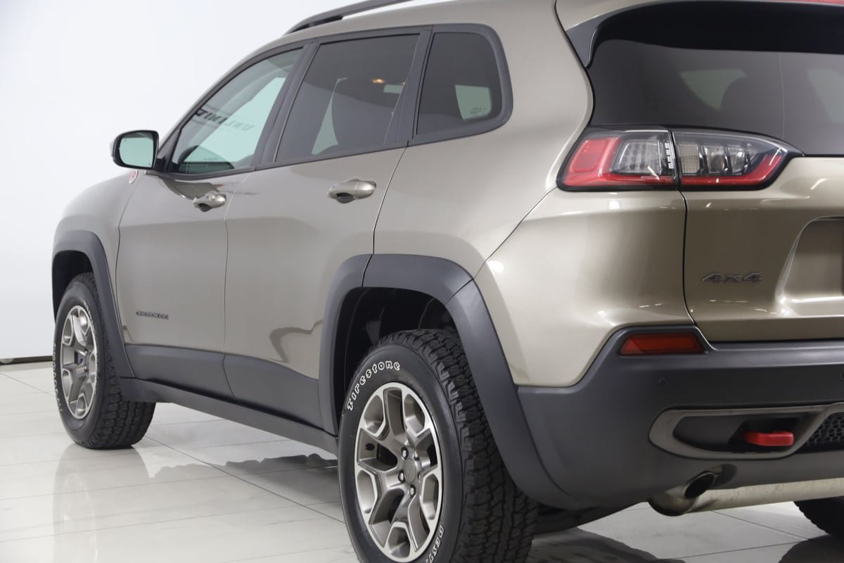 Used 2020 Jeep Cherokee Trailhawk w/ Cold Weather Group AWD/4WD image 22