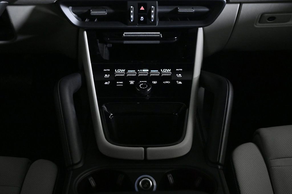 Certified 2025 Porsche Cayenne Coupe image 16