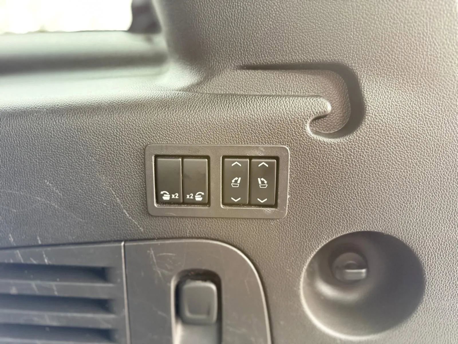 Used 2015 Cadillac Escalade ESV Luxury image 13