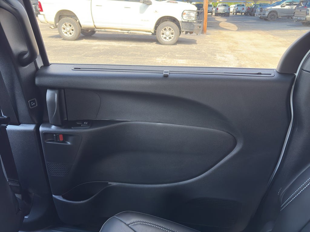 New 2026 Chrysler Voyager LX FWD image 18