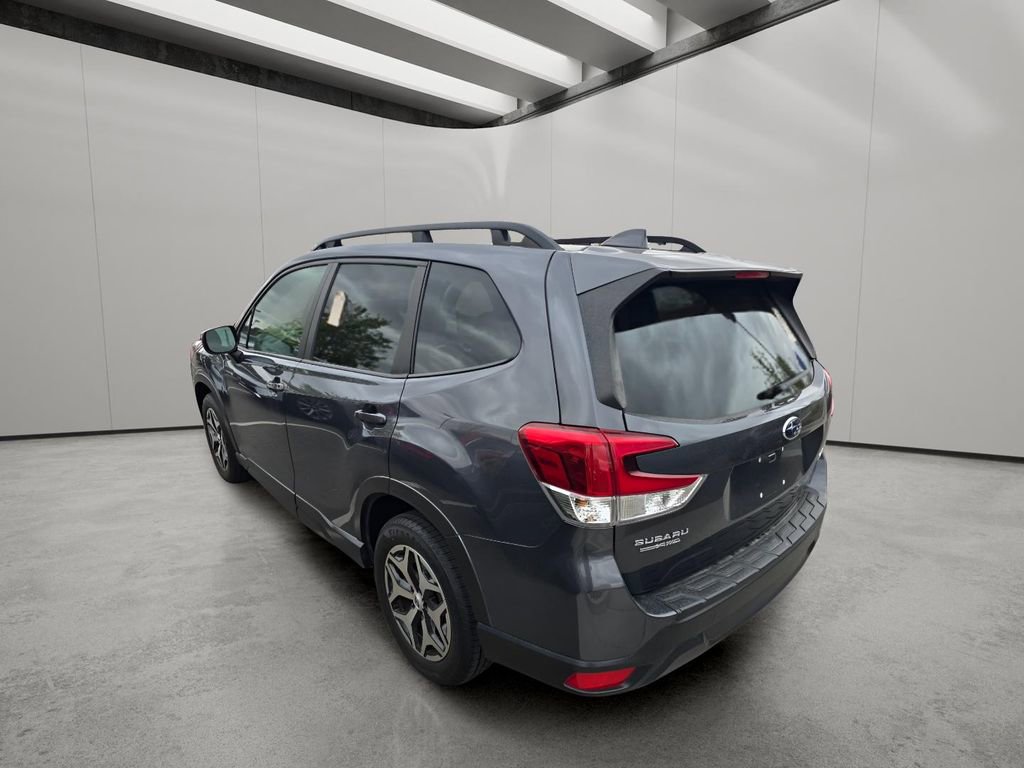 Used 2022 Subaru Forester Premium AWD/4WD image 6