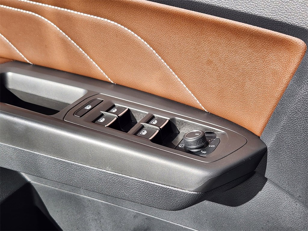 Used 2022 Volkswagen Atlas SEL Premium image 4