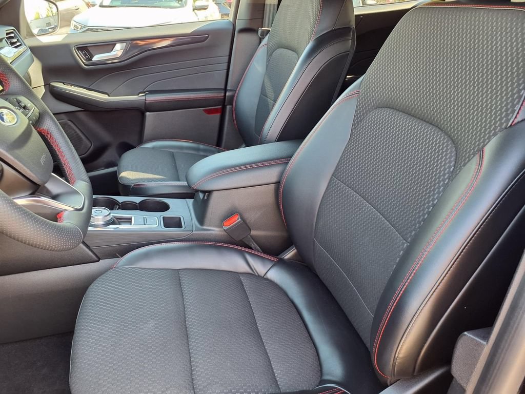 Used 2023 Ford Escape ST-Line Select w/ Tech Pack #2 AWD/4WD image 3