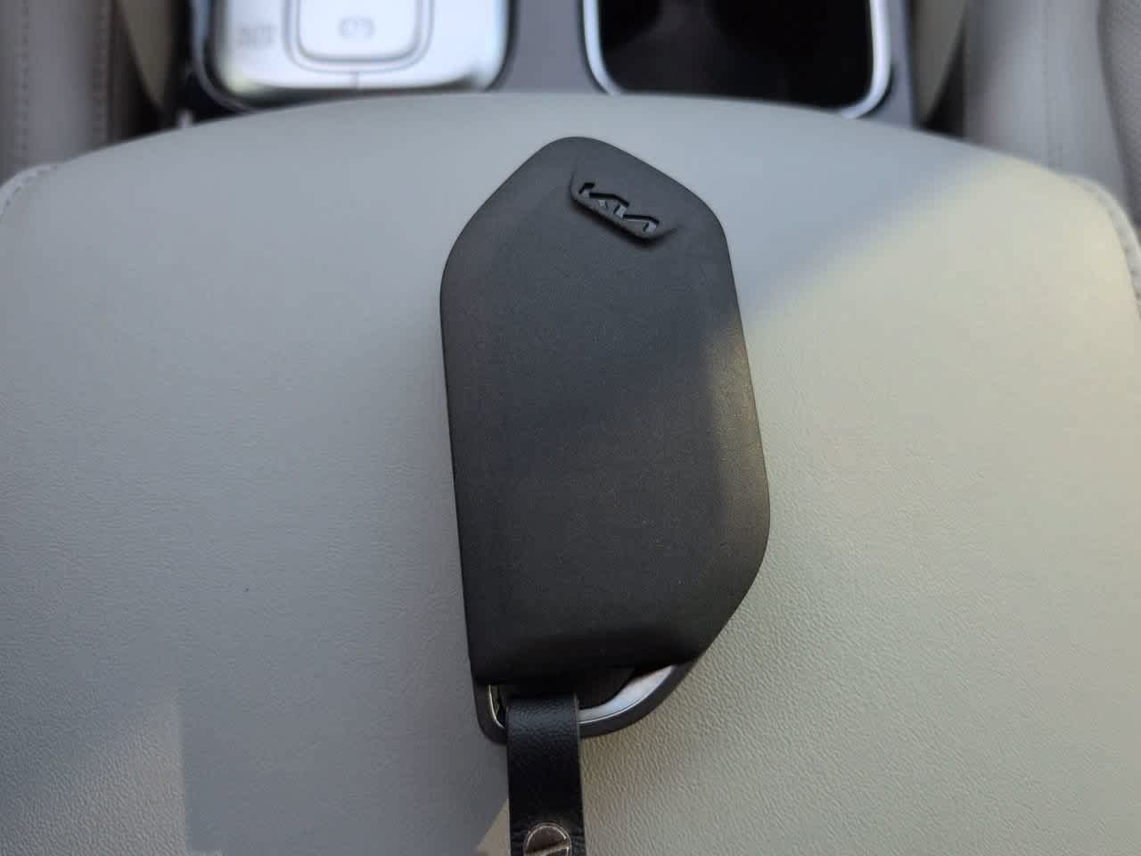 Used 2025 Kia Telluride S FWD image 30