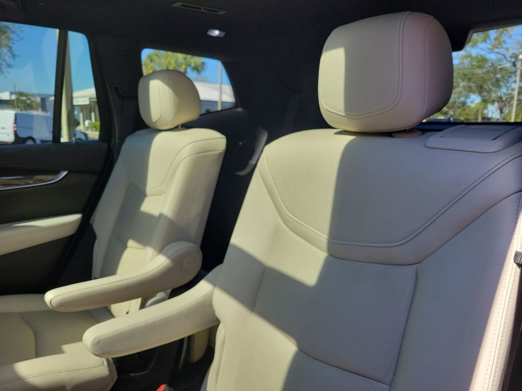 Used 2021 Cadillac XT6 Sport image 16