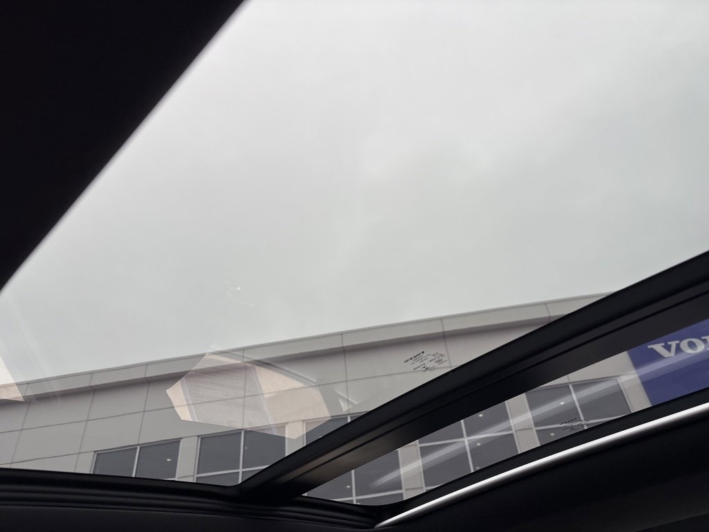 Certified 2023 Volvo S60 B5 Plus w/ Climate Package image 31